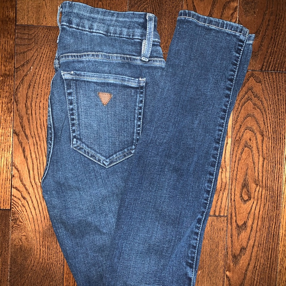 Guess Jeans - Power Curvy Mid Rise - Size 26